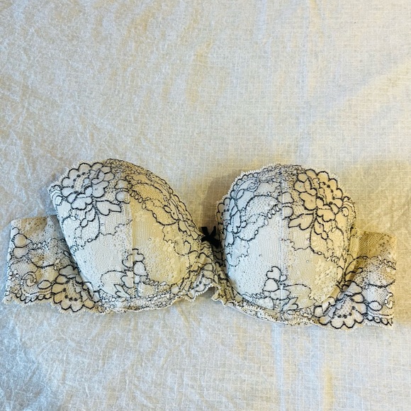 Victoria’s Secret padded off shoulder bra - Picture 2 of 9